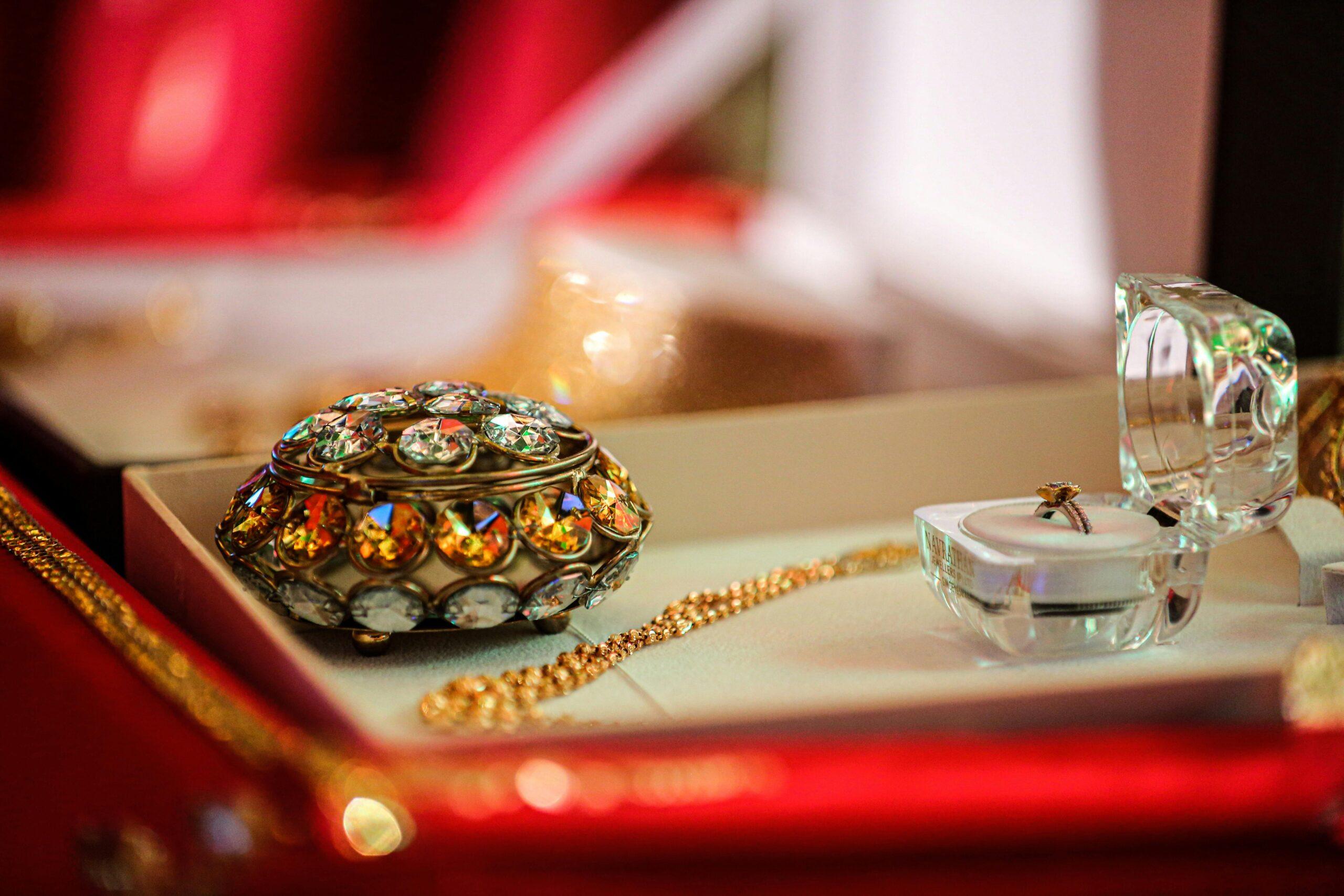 You are currently viewing How Jewelry Display Cases Enhance the Value of Your Collection
