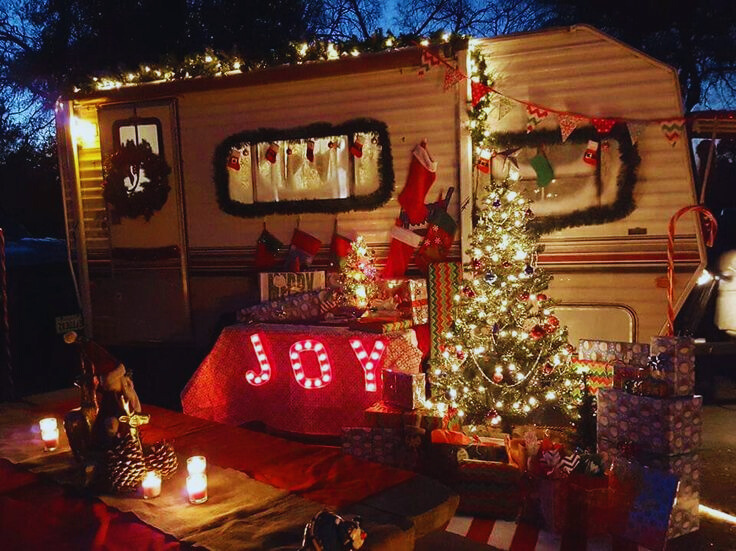 Read more about the article How to Hang Christmas Lights on a Mobile Home Safely in NYC