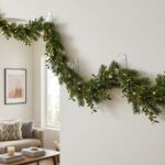 Best Command Hooks for Hanging Garland in Apartments