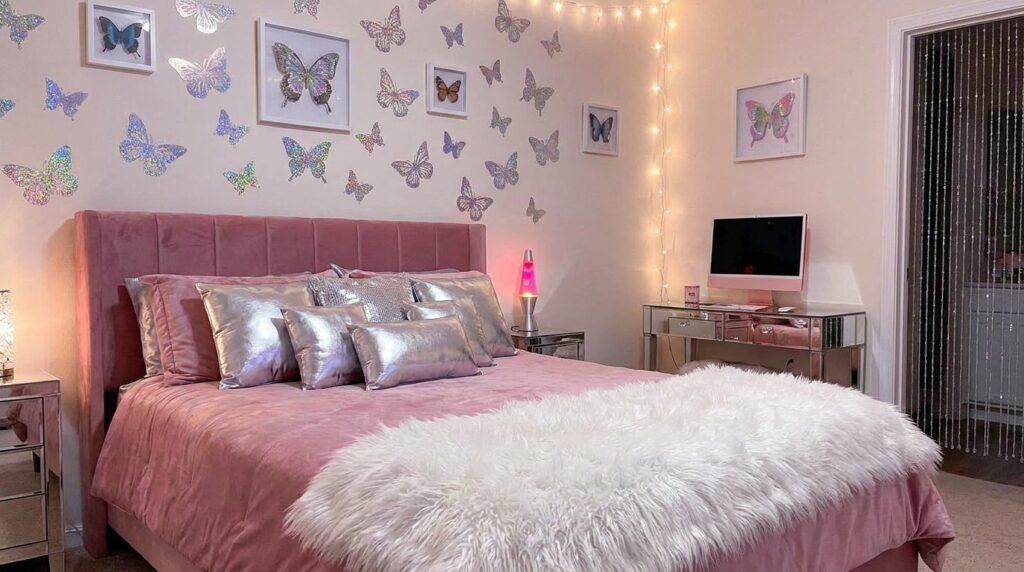 2000s teen girl bedroom